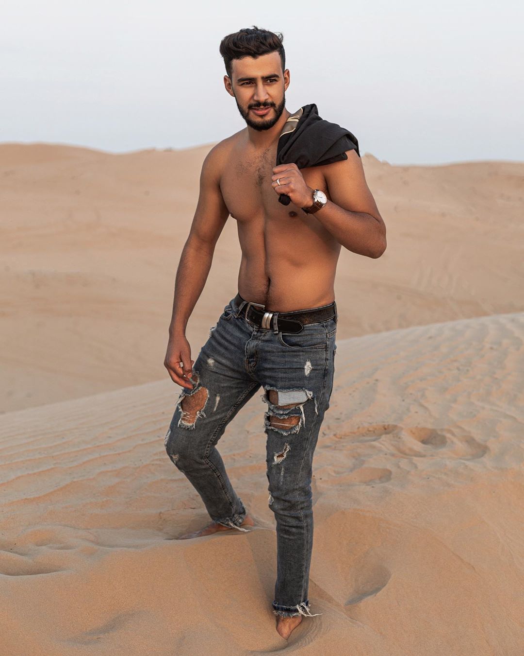 Capture the beauty of Dubai's desert with our male photographer. Book now for stunning images and a memorable experience.